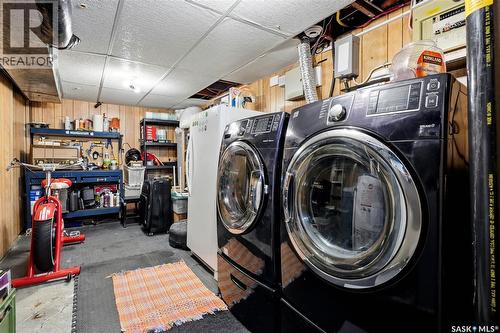 1120 Broadway Avenue E, Regina, SK - Indoor Photo Showing Laundry Room