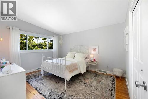 382 Barry, Tecumseh, ON - Indoor Photo Showing Bedroom