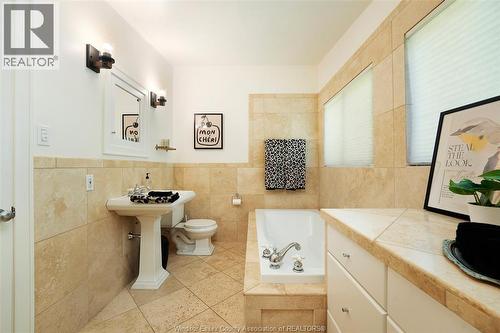 382 Barry, Tecumseh, ON - Indoor Photo Showing Bathroom