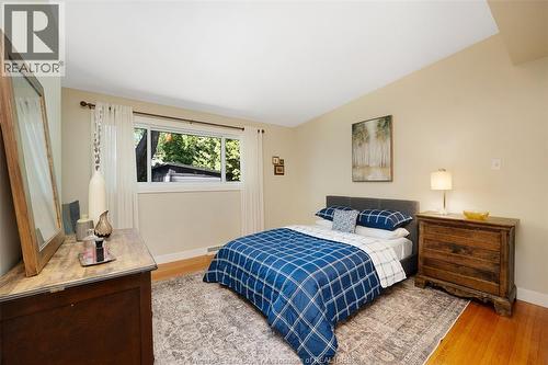 382 Barry, Tecumseh, ON - Indoor Photo Showing Bedroom