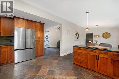 382 Barry, Tecumseh, ON - Indoor Photo Showing Kitchen