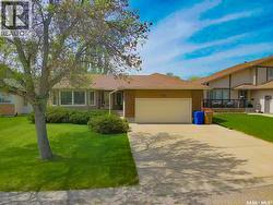 205 Hector CRESCENT N  Regina, SK S4Y 1C1