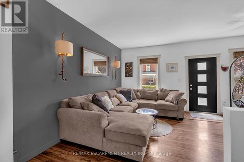 30 Sunset Avenue, Hamilton, ON - Indoor Photo Showing Living Room