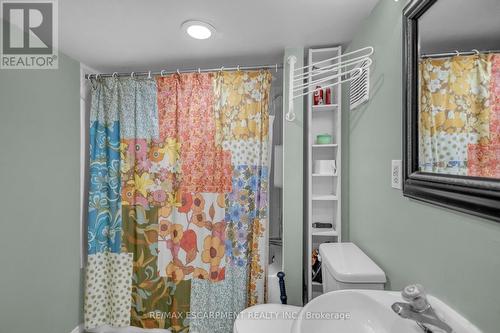 30 Sunset Avenue, Hamilton, ON - Indoor Photo Showing Bathroom