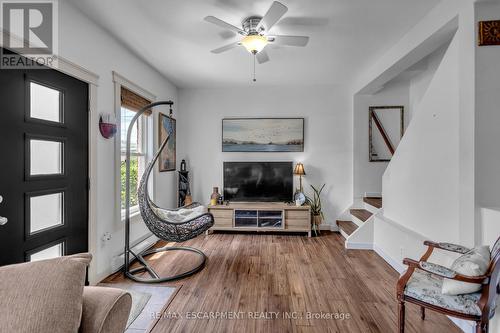 30 Sunset Avenue, Hamilton, ON - Indoor Photo Showing Living Room