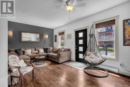 30 Sunset Avenue, Hamilton, ON - Indoor Photo Showing Living Room