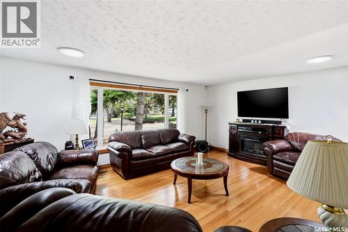 104 Marsh Crescent, Regina, SK - Indoor Photo Showing Living Room