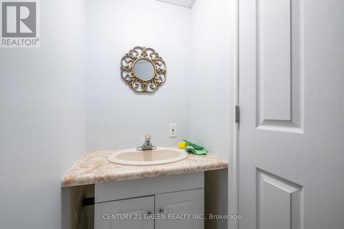 21 Hawkswood Drive, Kitchener, ON - Indoor Photo Showing Bathroom
