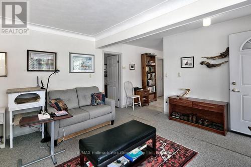 88 Gray Avenue, Meaford, ON - Indoor Photo Showing Living Room