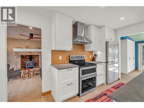 212 Carr Crescent, Oliver, BC 