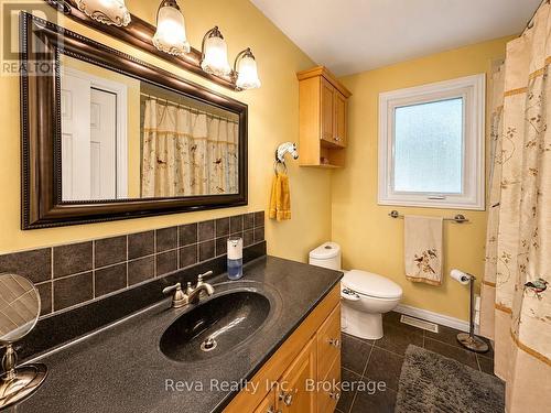 11 Ridge Road, Bancroft (Bancroft Ward), ON - Indoor Photo Showing Bathroom