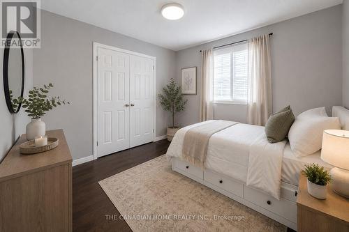 10 Jonathon Court, Hamilton, ON - Indoor Photo Showing Bedroom
