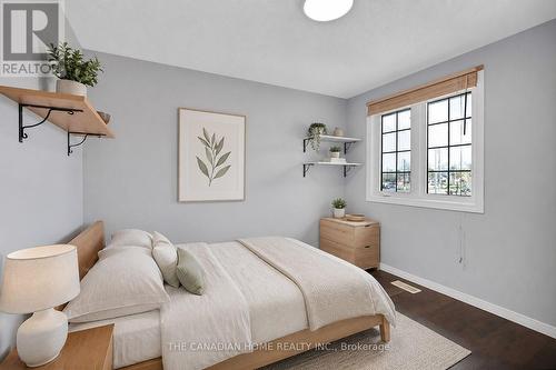 10 Jonathon Court, Hamilton, ON - Indoor Photo Showing Bedroom