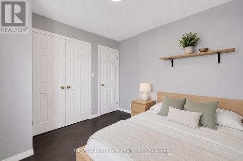 10 Jonathon Court, Hamilton, ON - Indoor Photo Showing Bedroom