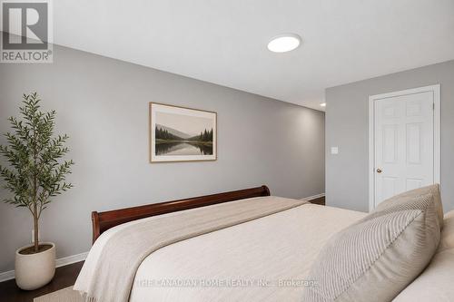 10 Jonathon Court, Hamilton, ON - Indoor Photo Showing Bedroom