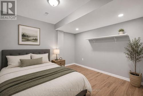 10 Jonathon Court, Hamilton, ON - Indoor Photo Showing Bedroom