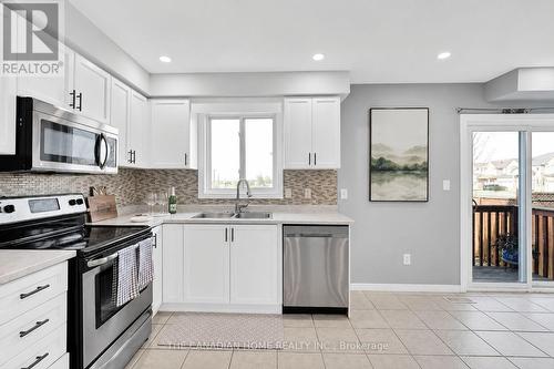 10 Jonathon Court, Hamilton, ON - Indoor Photo Showing Kitchen With Double Sink