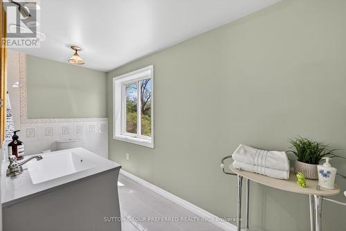15772 Turin Line, Chatham-Kent, ON - Indoor Photo Showing Bathroom