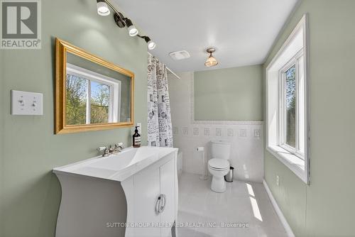 15772 Turin Line, Chatham-Kent, ON - Indoor Photo Showing Bathroom