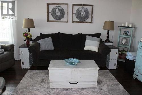 340 Front Road Unit# 9, Port Rowan, ON - Indoor Photo Showing Living Room