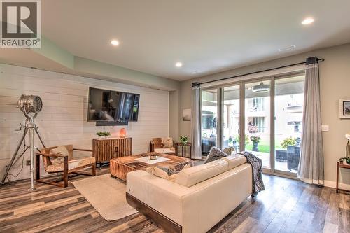 7373 Brooks Lane Unit# 11, Vernon, BC - Indoor Photo Showing Living Room