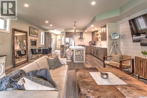 7373 Brooks Lane Unit# 11, Vernon, BC - Indoor Photo Showing Living Room
