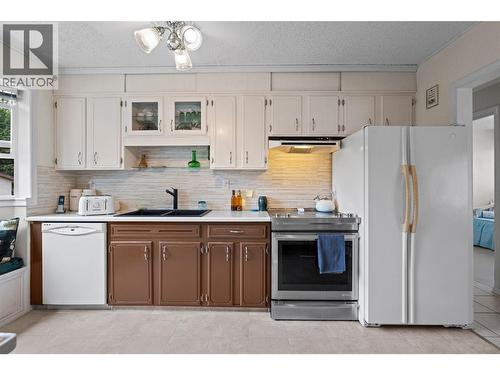 2436 Apollo Road, West Kelowna, BC - Indoor Photo Showing Kitchen With Double Sink