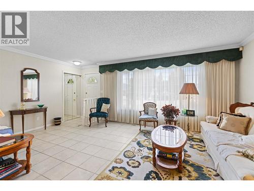 2436 Apollo Road, West Kelowna, BC - Indoor Photo Showing Living Room