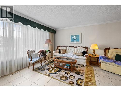 2436 Apollo Road, West Kelowna, BC - Indoor Photo Showing Living Room