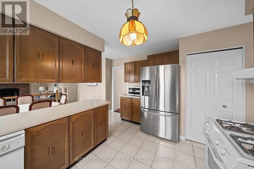 28 Parmalea Crescent, Ottawa, ON - Indoor Photo Showing Kitchen