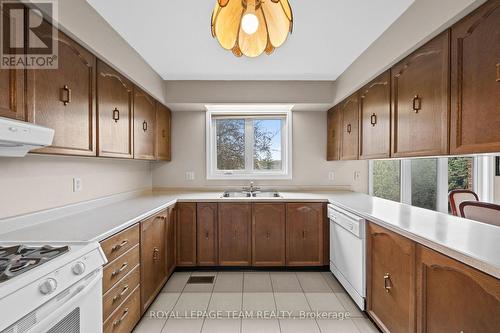 28 Parmalea Crescent, Ottawa, ON - Indoor Photo Showing Kitchen With Double Sink