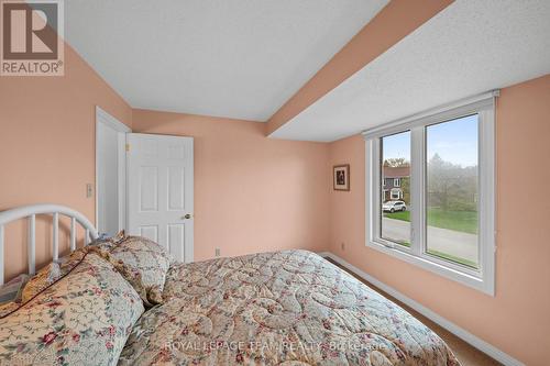 Bedroom #4 - 28 Parmalea Crescent, Ottawa, ON - Indoor Photo Showing Bedroom