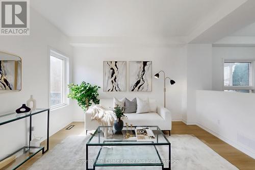 1303 Macinally Court, Oshawa, ON - Indoor Photo Showing Living Room
