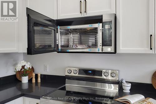 1303 Macinally Court, Oshawa, ON - Indoor Photo Showing Kitchen