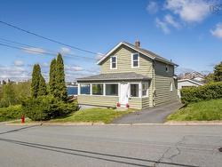 12 Arthur Street  Dartmouth, NS B2Y 2L4