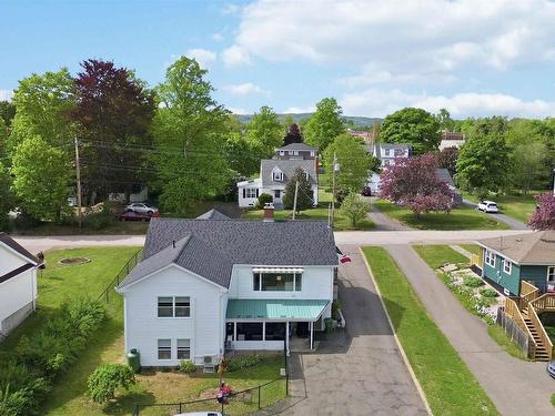 10 Connaught Ave Avenue, Middleton, NS 