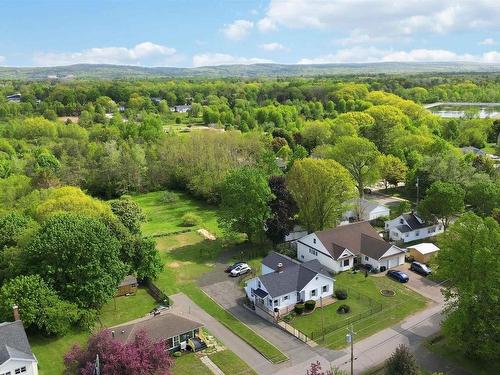 10 Connaught Ave Avenue, Middleton, NS 