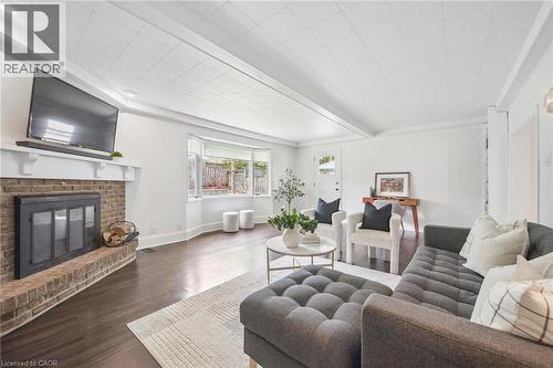 186 Forsyth Drive, Waterloo, ON - Indoor Photo Showing Living Room With Fireplace