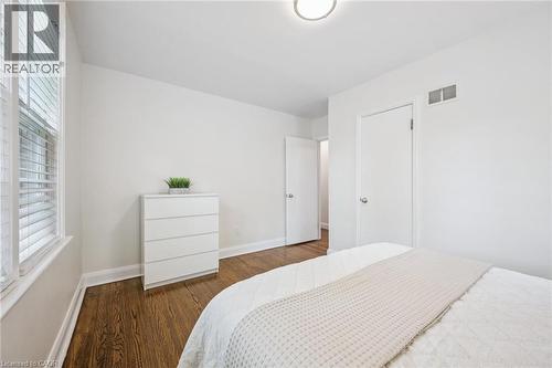 186 Forsyth Drive, Waterloo, ON - Indoor Photo Showing Bedroom