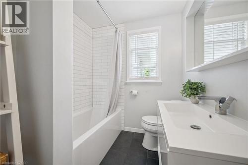 186 Forsyth Drive, Waterloo, ON - Indoor Photo Showing Bathroom