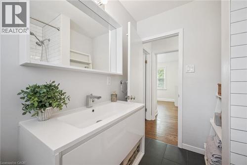 186 Forsyth Drive, Waterloo, ON - Indoor Photo Showing Bathroom