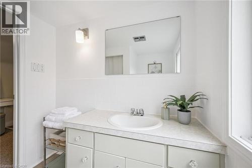 186 Forsyth Drive, Waterloo, ON - Indoor Photo Showing Bathroom