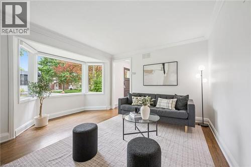 186 Forsyth Drive, Waterloo, ON - Indoor Photo Showing Living Room