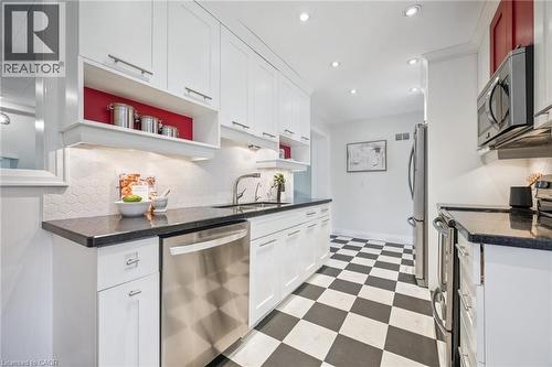 186 Forsyth Drive, Waterloo, ON - Indoor Photo Showing Kitchen With Upgraded Kitchen