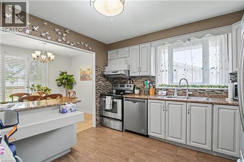 304 St Andrews Drive, Hamilton, ON - Indoor Photo Showing Kitchen With Double Sink