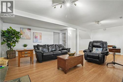 304 St Andrews Drive, Hamilton, ON - Indoor Photo Showing Living Room
