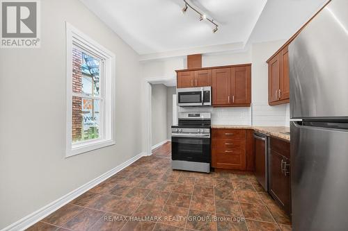 212 Arlington Avenue, Ottawa, ON - Indoor Photo Showing Kitchen