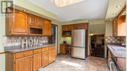 4 Conifer Crescent, London South (South B), ON - Indoor Photo Showing Kitchen