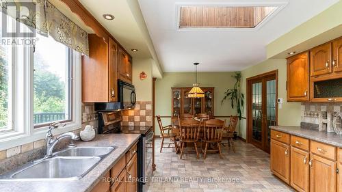 4 Conifer Crescent, London South (South B), ON - Indoor Photo Showing Kitchen With Double Sink