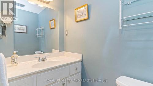 4 Conifer Crescent, London South (South B), ON - Indoor Photo Showing Bathroom